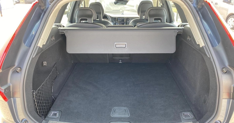 Volvo XC 60 cena 114900 przebieg: 126600, rok produkcji 2018 z Gdańsk małe 211